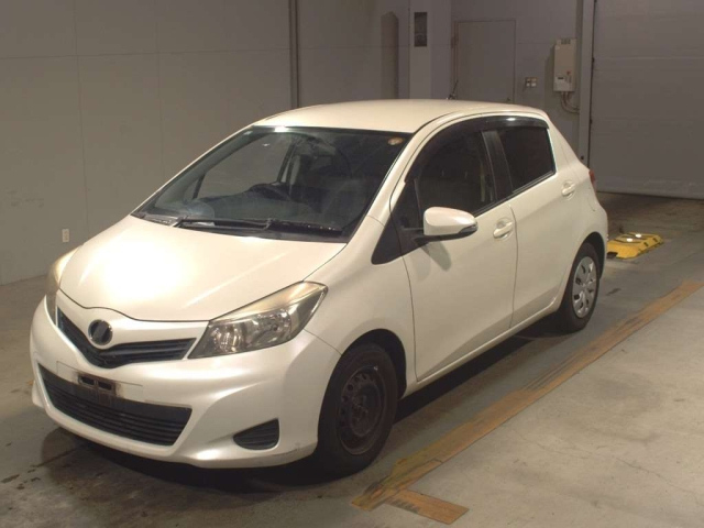 TOYOTA VITZ 2013