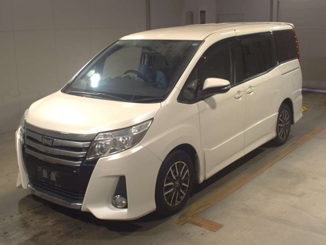 TOYOTA NOAH 2015