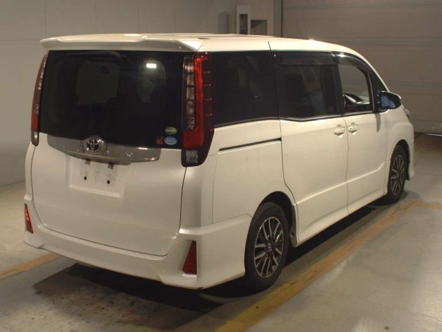 TOYOTA NOAH 2015