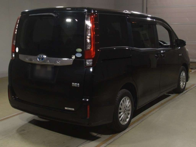 TOYOTA NOAH 2014