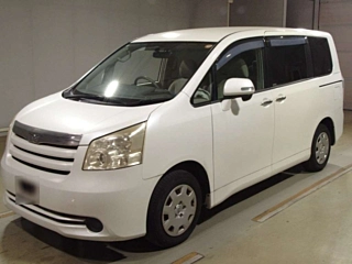 TOYOTA NOAH 2010