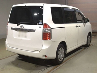TOYOTA NOAH 2010