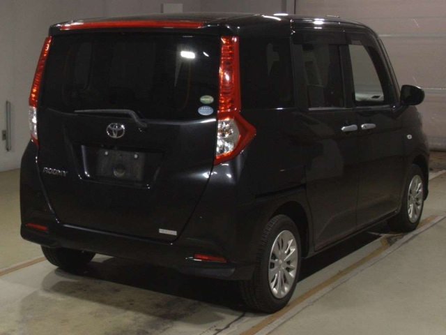 TOYOTA ROOMY 2017