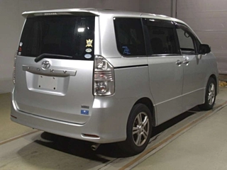 TOYOTA VOXY 2009