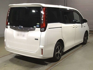 TOYOTA NOAH 2015