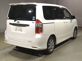 TOYOTA NOAH 2008