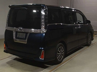 TOYOTA VOXY 2014