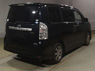 TOYOTA VOXY 2009
