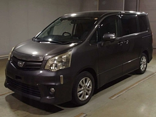 TOYOTA NOAH 2010
