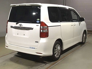 TOYOTA NOAH 2012