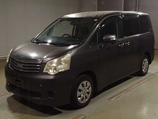 TOYOTA NOAH 2013