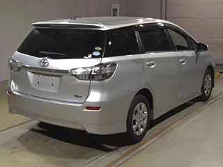 TOYOTA WISH 2016
