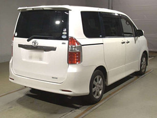 TOYOTA NOAH 2008