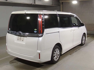 TOYOTA NOAH 2018