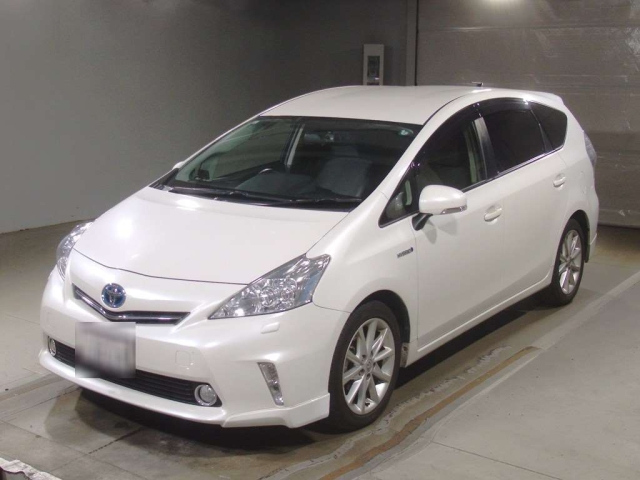 TOYOTA PRIUS ALPHA 2013