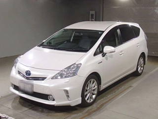 TOYOTA PRIUS ALPHA 2013