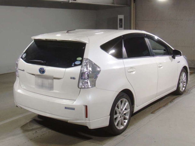 TOYOTA PRIUS ALPHA 2013