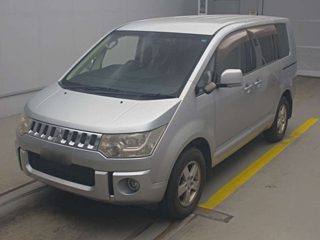 MITSUBISHI DELICA D5 2011