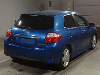 TOYOTA AURIS 2011