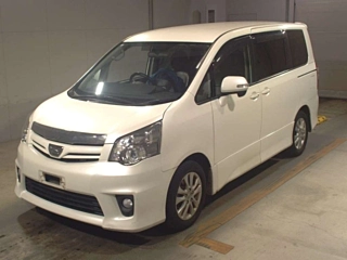 TOYOTA NOAH 2011