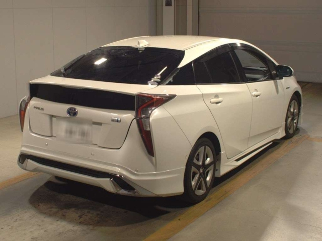 TOYOTA PRIUS 2016
