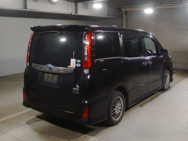 TOYOTA NOAH 2016
