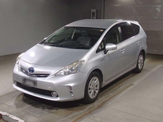 TOYOTA PRIUS ALPHA 2013