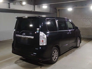 TOYOTA VOXY 2011