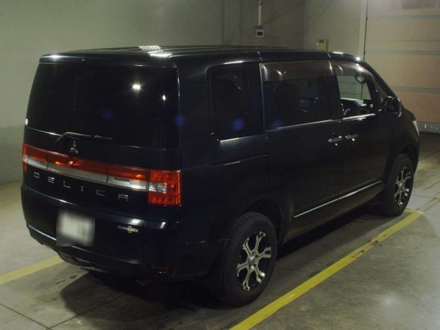 MITSUBISHI DELICA D5 2011