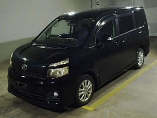 TOYOTA VOXY 2010