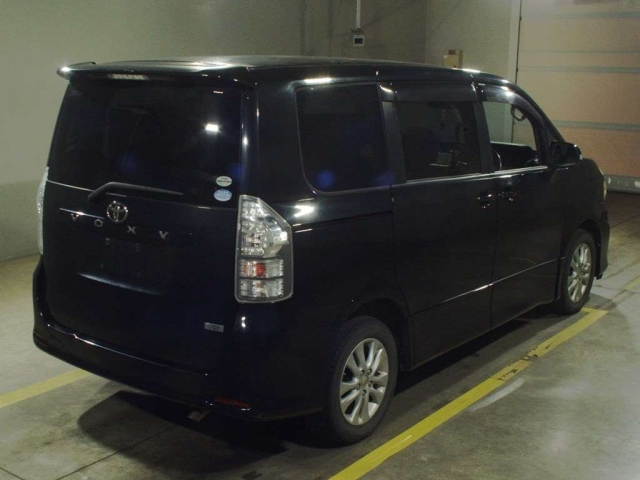 TOYOTA VOXY 2010