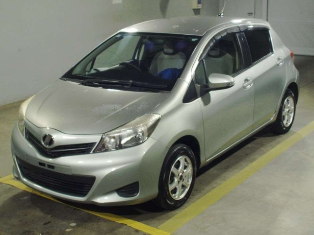TOYOTA VITZ 2011
