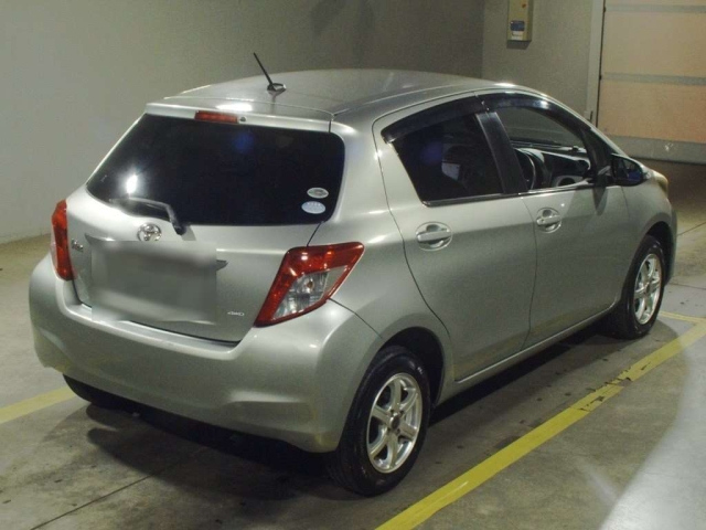 TOYOTA VITZ 2011
