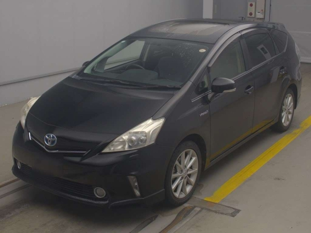 TOYOTA PRIUS ALPHA 2012