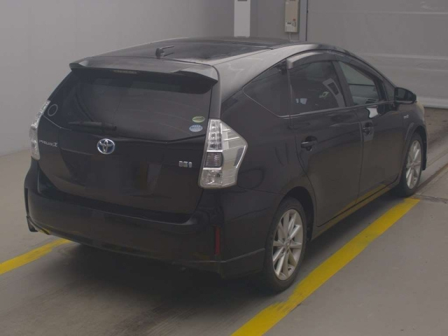 TOYOTA PRIUS ALPHA 2012
