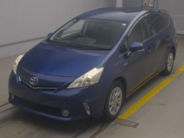 TOYOTA PRIUS ALPHA 2013