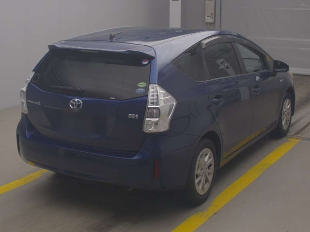 TOYOTA PRIUS ALPHA 2013