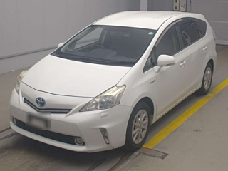 TOYOTA PRIUS ALPHA 2013