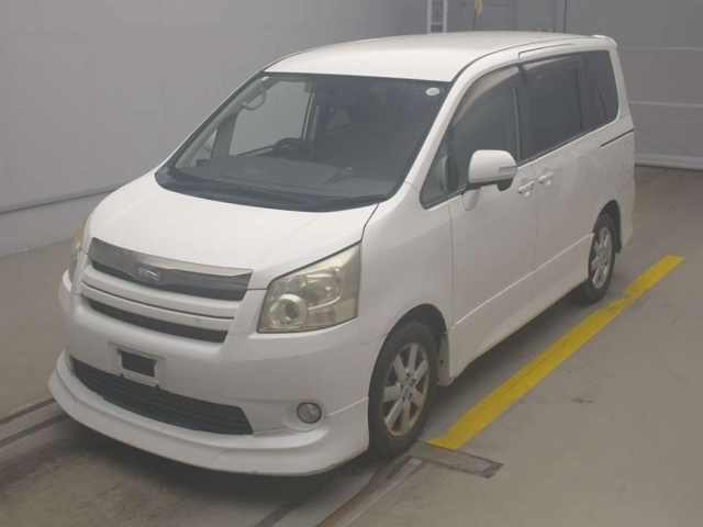 TOYOTA NOAH 2008
