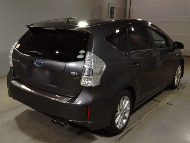 TOYOTA PRIUS ALPHA 2012