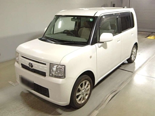 TOYOTA PIXIS SPACE 2011