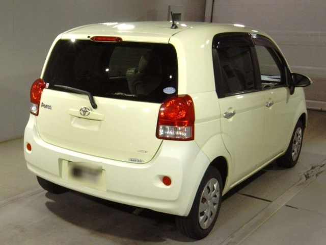 TOYOTA PORTE 2012