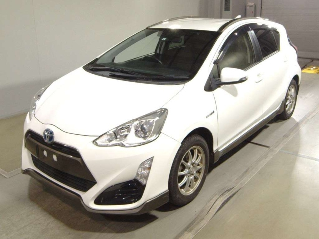 TOYOTA AQUA 2015