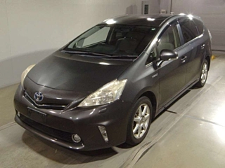 TOYOTA PRIUS ALPHA 2013