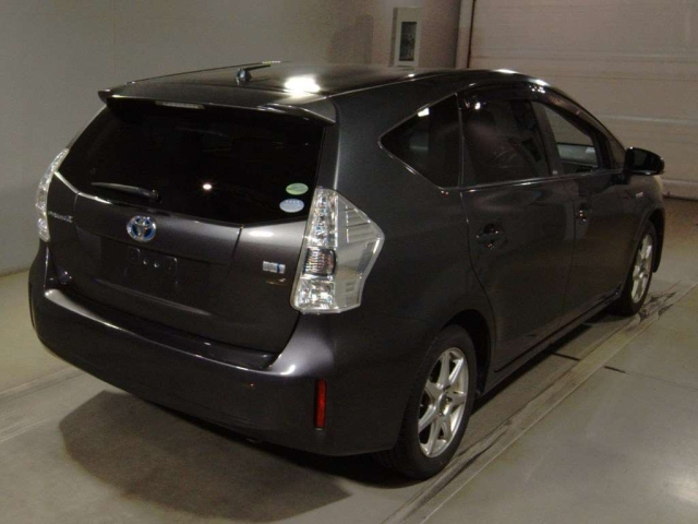 TOYOTA PRIUS ALPHA 2013
