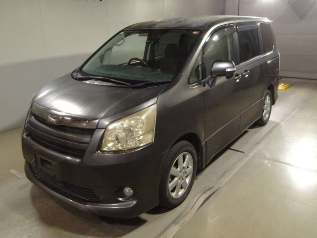 TOYOTA NOAH 2008