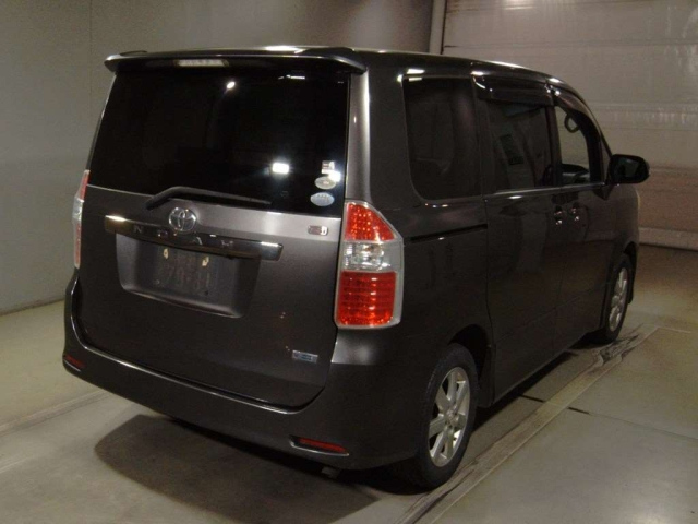 TOYOTA NOAH 2008