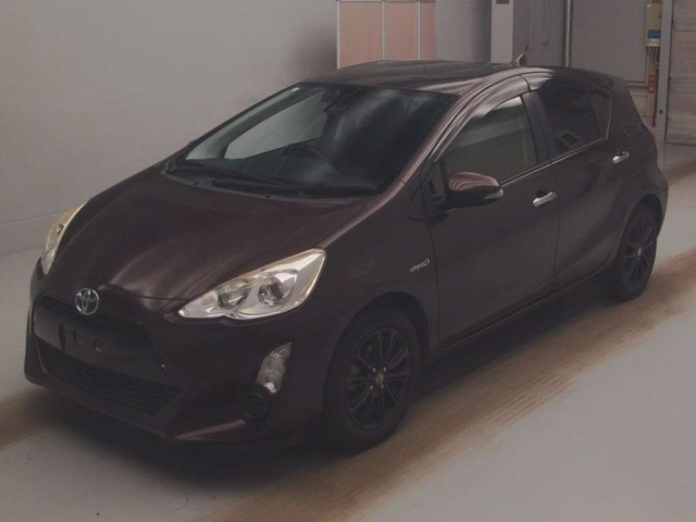 TOYOTA AQUA 2016