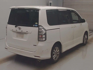 TOYOTA VOXY 2010