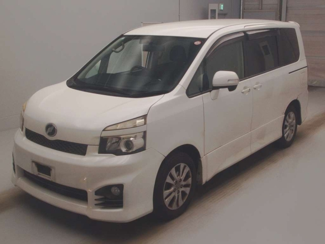 TOYOTA VOXY 2010